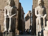 Louxor Temple Colosse Ramses 0018